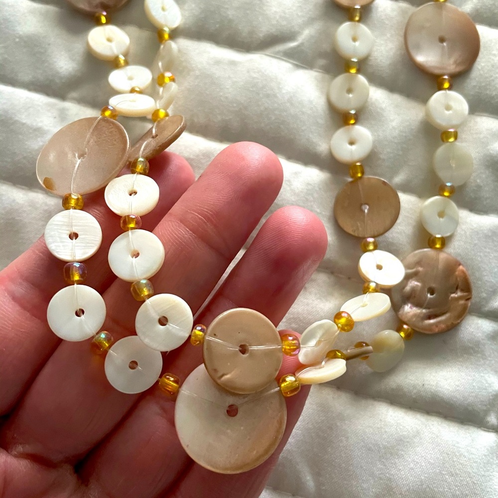 Beautiful two layer shell necklace - Picture 2 of 2
